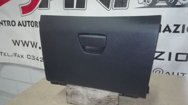 Cassetto portaoggetti Peugeot 208 del 2016