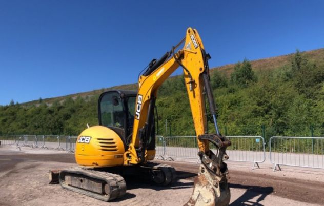JCB 8055