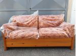 DIVANO IN LEGNO, largo 160 cm.,CUSCINI SFODERABILI.