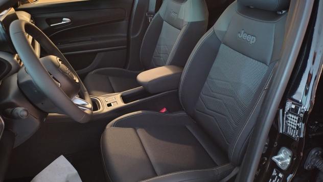 Jeep Avenger e-Hybrid 1.2 MHEV Turbo Black Edition - Foto 5