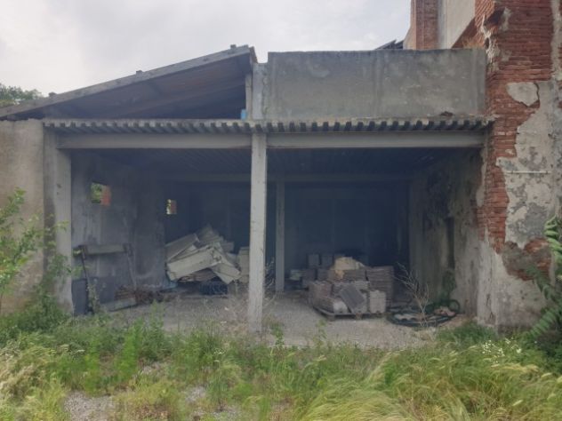 ABITAZIONE PIU' MAGAZZINO ED AREA DI PERTINENZA - Foto 7
