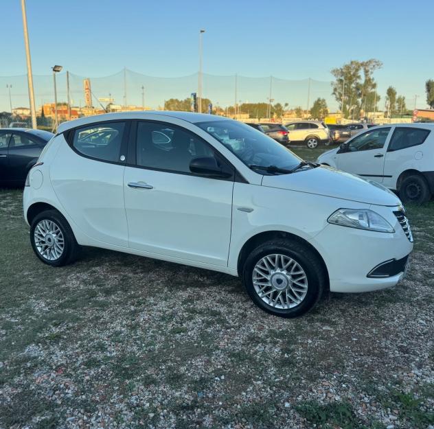 Lancia Ypsilon 0.9 TwinAir 85 CV 5 porte Metano Ecochic Gold - Foto 3
