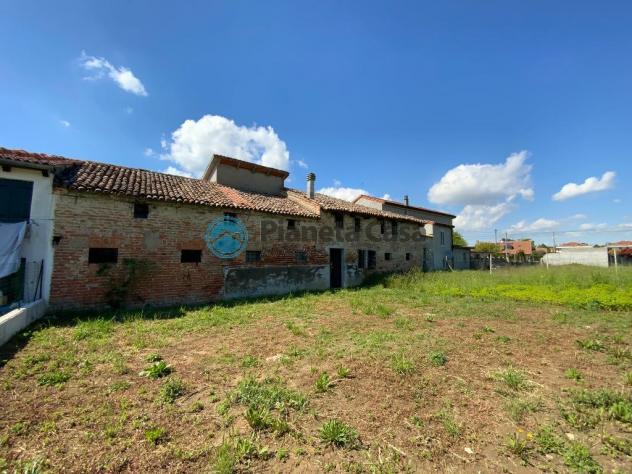 SALBORO: porzione di fabbricato su 2 piani da ristrutturare