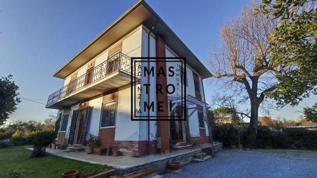 CASA INDIPENDENTE di 9 vani e di 210 mq (ALTOPASCIO) rif. 3486 - Foto 4