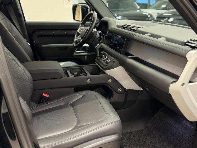 Land Rover Defender (2019) LAND ROVER 110 3.0D I6 250 CV AWD Auto SE - Foto 3