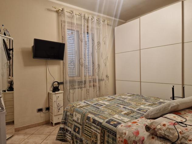 RONCHI, località Poveromo, porzione di bifamiliare in contesto residenziale tranquillo e vicino al mare. L'immobile si distingue per giardino su tre l - Foto 10