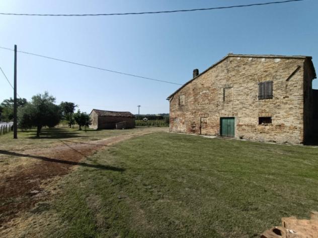 Fano, a pochi passi dal centro abitato di bellocchi, immerso nel verde e comodamente accessibile dalle principali vie di comunicazione, proponiamo in