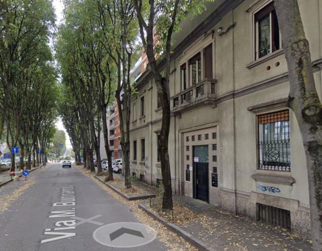 MONZA Buonarroti - ampio deposito al rustico