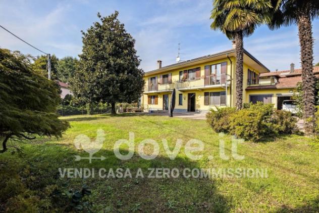 Villa di 355 m² con più di 5 locali e box auto in vendita a Biandronno - Foto 2