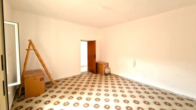 STABILE INDIPENDENTE CON CORTILE - VIA DELLE DALIE - FALCIANO DEL MASSICO V2853 - Foto 7