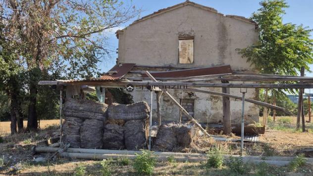 Un angolo di campagna tutto da riscoprire ? colli al metauro, san liberio
immersa nella quiete della campagna marchigiana, questa antica casa colonic - Foto 8