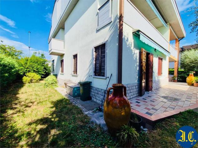 V005493 - AMPIA PORZIONE DI BIFAMILIARE CON GIARDINO, TAVERNA E MANSARDA - Foto 5