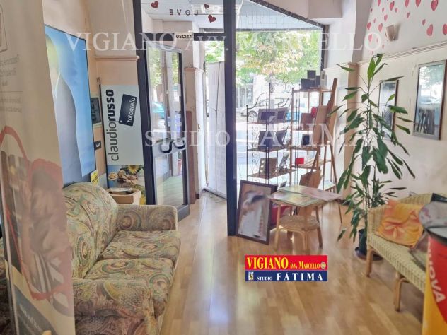 FOGGIA - VENDESI - C.SO GARIBALDI, 51 - COMMERCIALE CON 2 LIVELLI E 2 INGRESSI. - Foto 3