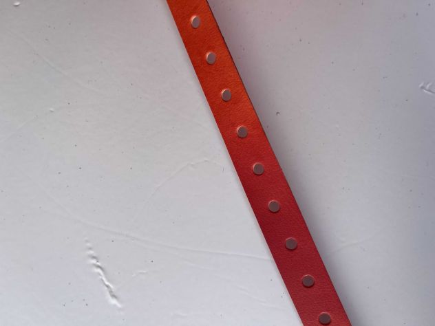 T35 Nastro in pelle a vegetale anilina Rosso forato H 14 mm - L 100 mt - Foto 5