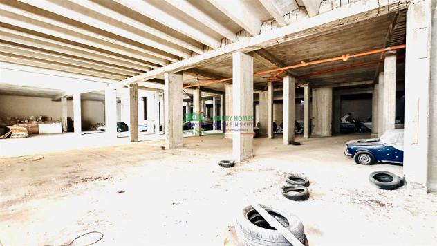 Rif. 7813 - Locale deposito zona Viale Europa