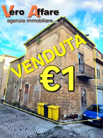 V004303 - VENDESI CASA A 1€ A DELIA