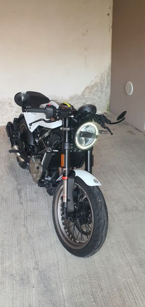 Vitpilen 401 - 2024 - 7.900 km - Unico prorietario - Foto 3