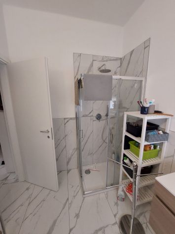 Stanza ampia e luminosa – Tutto incluso – Viale Timavo 14 (650m da Università) - Foto 8