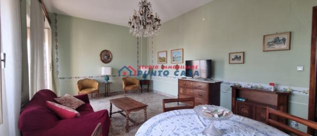 CENTRO STORICO - Corso Italia - Appartamento arredato al 6° piano c/a - 140 mq ca, 4 vani+acc., con vista sulla città. Euro 600 CL G - Foto 3