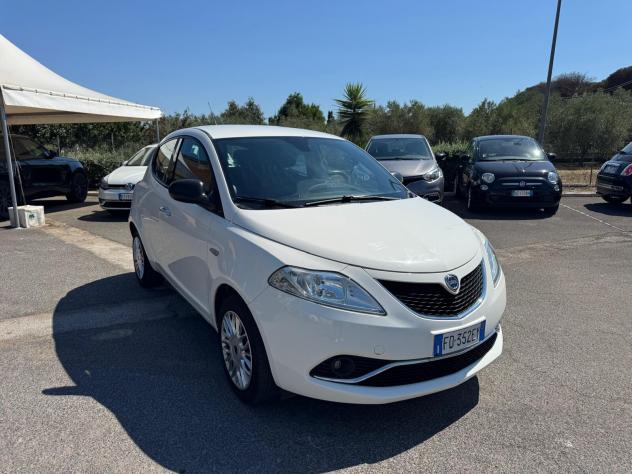 Lancia Ypsilon 1.2 BENZINA 69CV SILVER 2016 - Foto 2