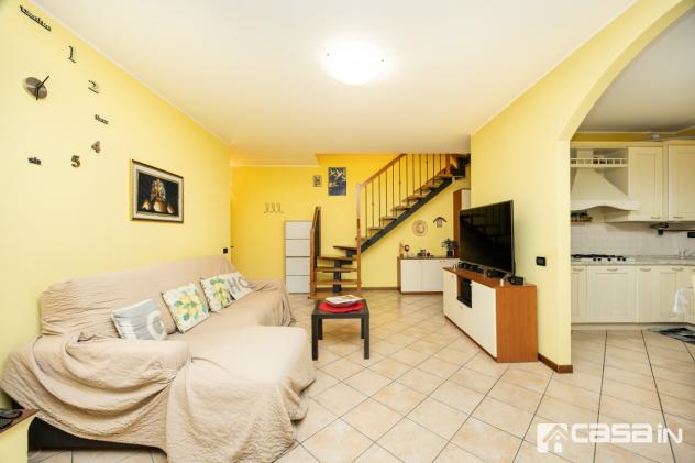 ARZAGO D'ADDA, 3 LOCALI DUPLEX con CANTINA e BOX
In zona tranquilla, proponiamo in vendita esclusiva luminoso appartamento di 3 locali oltre doppi s - Foto 7