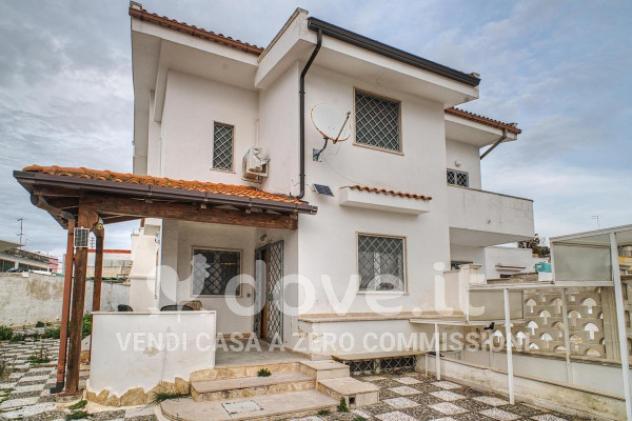 Villa di 177 m² con 4 locali e posto auto in vendita a Pulsano