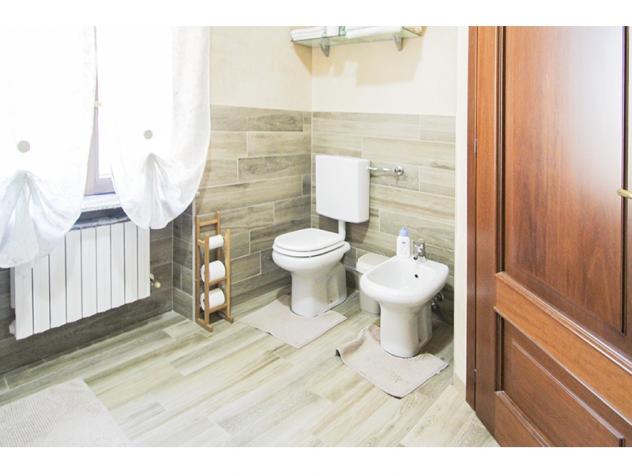 APPARTAMENTO su due livelli con BOX AUTO - Foto 9