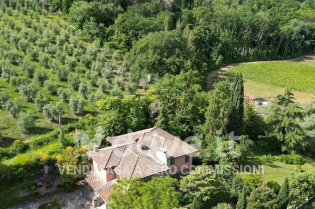Rustico / Casale di 440 m² con più di 5 locali e box auto in vendita a Montepulciano - Foto 11