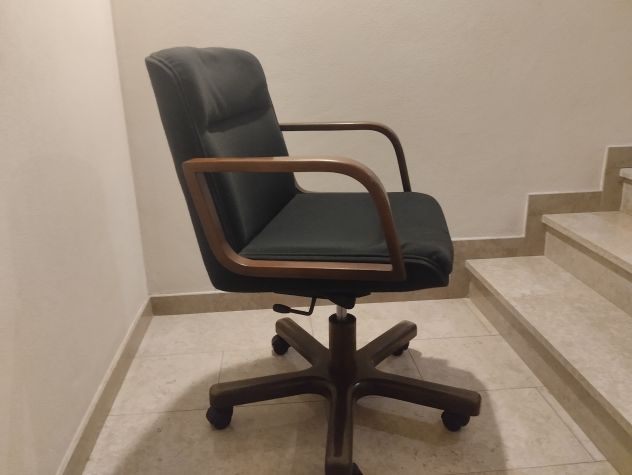Poltrona ufficio vintage anni ’70 in legno – Officia Biassono – girevole - Foto 4