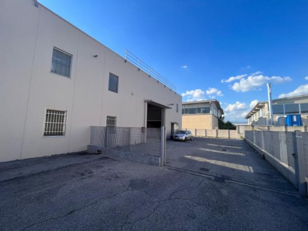 Immobile di 530 m² con 2 locali in affitto a Torbole Casaglia - Foto 13