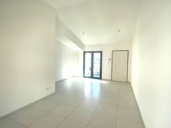 GRAVELLONA TOCE BELLISSIMO ATTICO TRILOCALE 2 CAMERE 2 BAGNO SALA CUCINA CANTINA - Foto 3