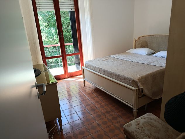 Varazze centro(estivo) sei vani perfetti terrazza giardino parcheggio 1300 euro - Foto 2