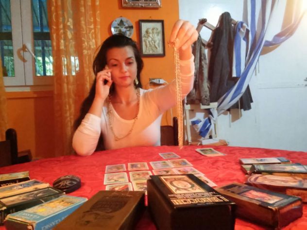 Luisa gitana qui per aiutarvi con eccellenti rituali