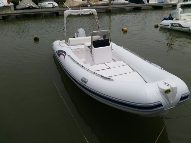 Gommone Predator 5,70 anno 2014 con motore 4t Suzuki 40 Ari - Foto 2
