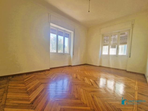 Bordighera VENDESI APPARTAMENTO CON GIARDINO CONDOMINIALE