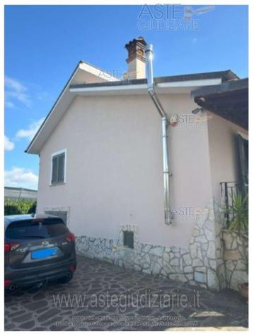 IMMOBILI-IMMOBILE RESIDENZIALE-Via Torre Astura, 13