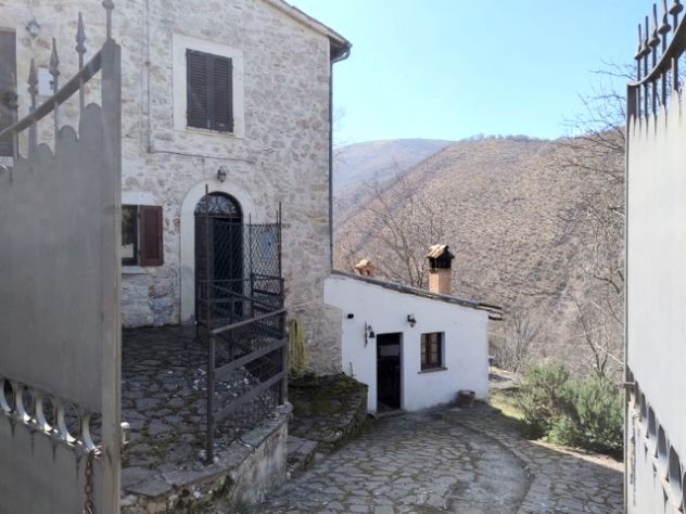Abitazione con giardino e bosco a Poggio di Croce