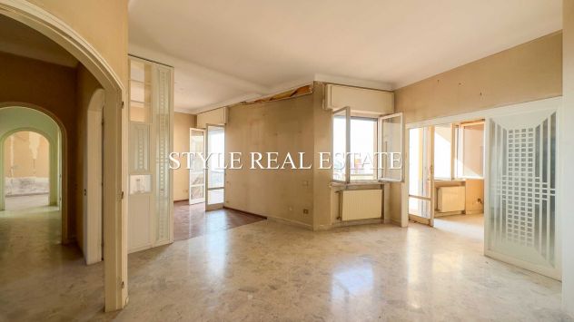 Attico con terrazza perimetrale e vista mare - Foto 4