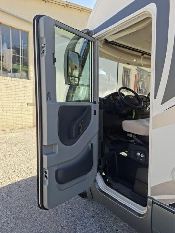 MOTORHOME MOBILVETTA DUCATO SEMIDINETTE LETTI GEMELLI BASCULANTE GARAGE CLIMATIZZATORE FOTOVOLTAICO CAMPEGGIO CAMPER USATI GENERALI 1801 - Foto 8