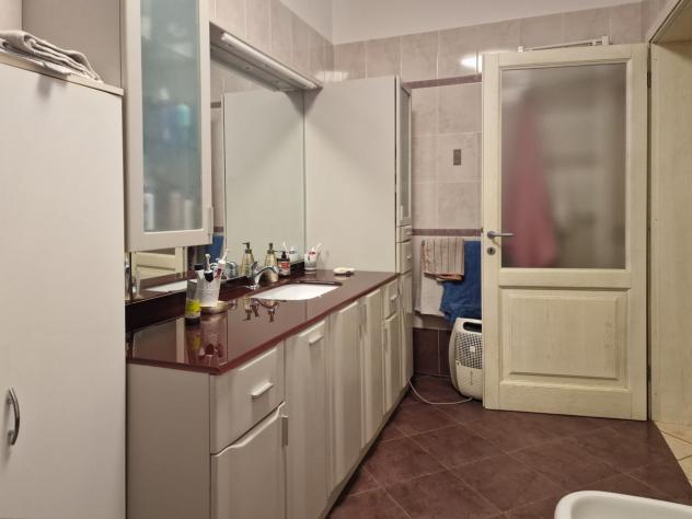RONCHI, località Poveromo, porzione di bifamiliare in contesto residenziale tranquillo e vicino al mare. L'immobile si distingue per giardino su tre l - Foto 15