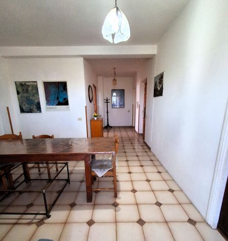 Ampio quadrilocale con terrazzo e camino - Foto 3