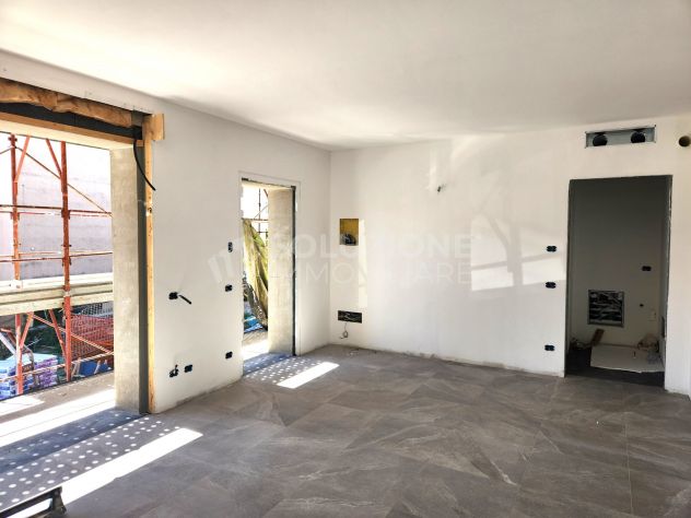 MONOLOCALI AL PIANO TERRA CON GIARDINETTO - Foto 4