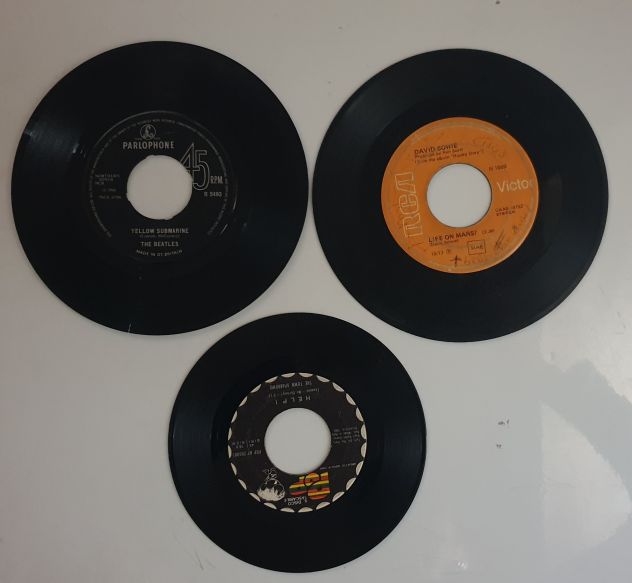 Lotto 3 45 giri David Bowie Beatles Town Sparrows Snowstoppers