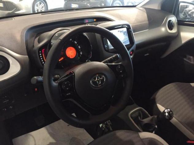 Toyota Aygo 1.0 VVT-i 69 CV 5 porte x-play TTS - Foto 8