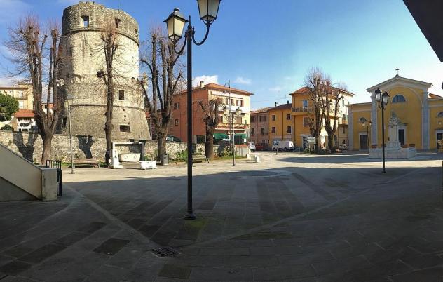 Locale comm.le/Fondo in vendita a Avenza - Carrara 300 mq  Rif: 1230930