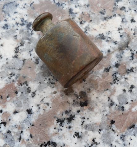 ANTICO PESO DI BILANCIA DA 100 GRAMMI IN FERRO O OTTONE - - Foto 3