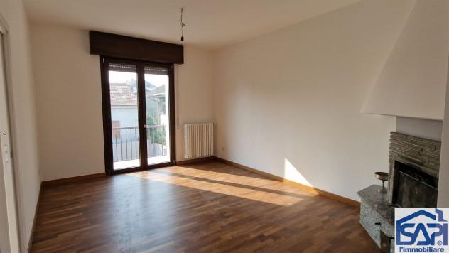 VILLA SINGOLA COMPLETAMENTE RISTRUTTURATA CON BOX DI 45 MQ - PRONTA PER ESSERE VISSUTA - Foto 19