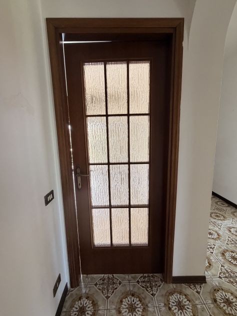 VENDO N. 5 PORTE INTERNE IN LEGNO CON VETRO - Foto 2