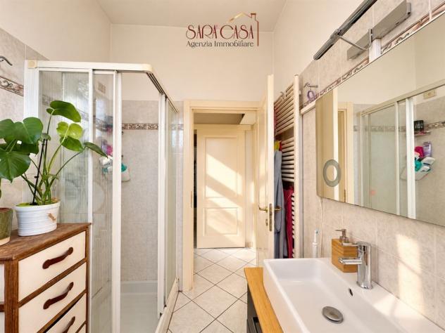 Casa bifamiliare con ampi servizi e corte esclusiva - Foto 15