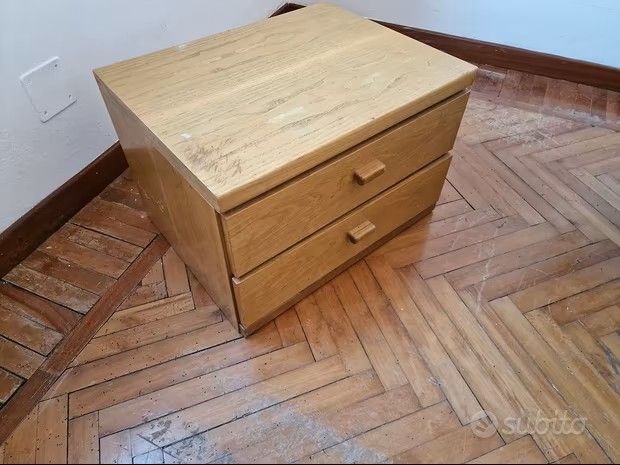 letto singolo con comodino